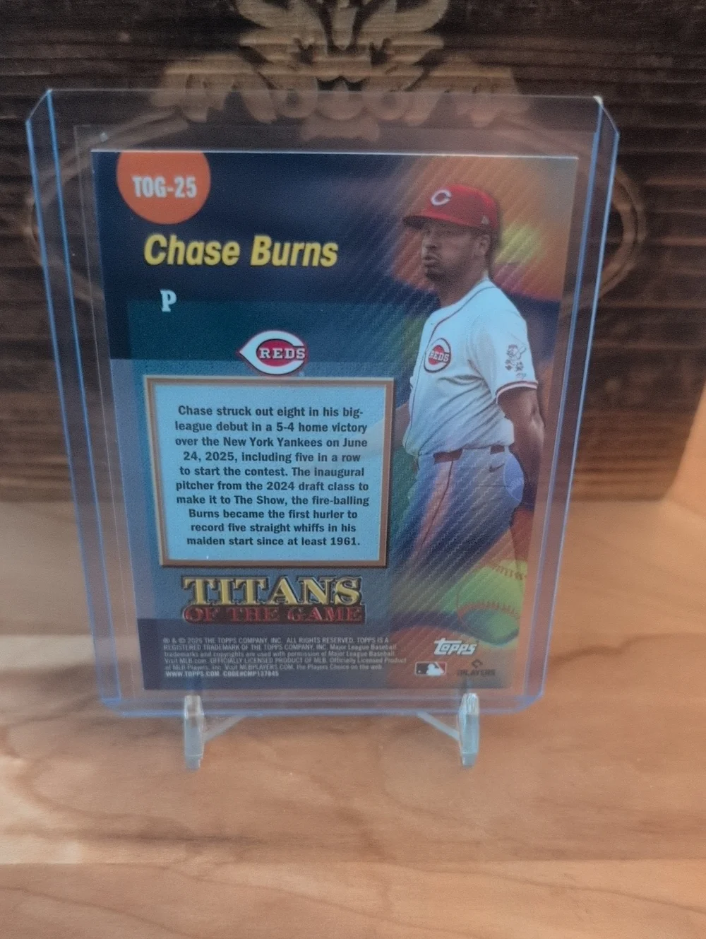 2026 Topps Series 2 Chase Burns Titans Of The Game Rookie Card Reds - Picture 3 of 3